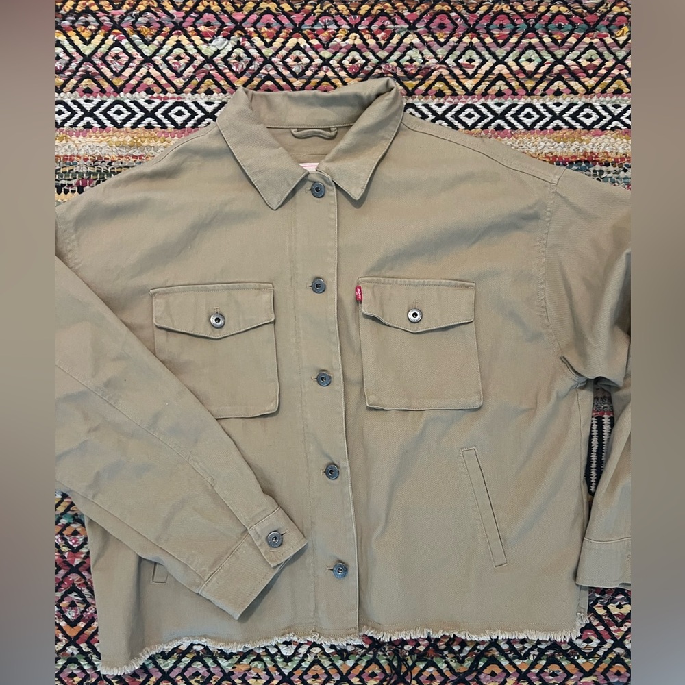EUC XL Levi’s Distressed Zip-Up and Button Shacket